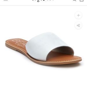 Beach by Matise flat sandals size 8